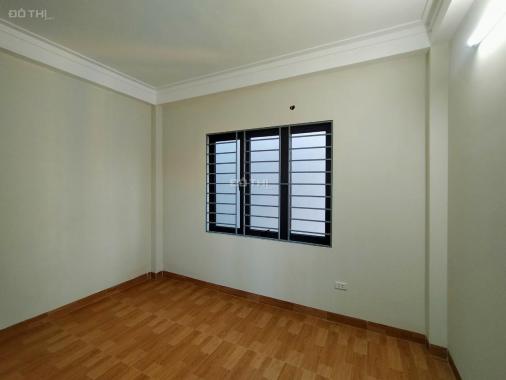 Bán nhà Đức Giang, Long Biên, 42m2, 2 tầng, lô góc, ô tô, ở ngay chỉ 3 tỷ. LH 0932319097