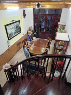 Nhà Nguyễn Đình Hoàn, DT 68m2, 5T - 10m ô tô tránh đỗ - 7 phòng vuông đẹp, giá 5.9 tỷ