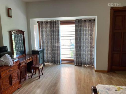 Cần bán nhà phố Trần Đại Nghĩa, DT: 80m2, 6 tầng, MT 5m, giá 15.8 tỷ. Liên hệ: 0986896619