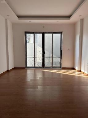 Bán nhà mới ở ngay Đội Cấn, Ba Đình, DT: 32m2, giá 3,75 tỷ