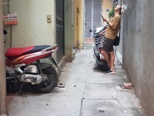 Chính chủ bán nhà 5 tầng lô góc quận Cầu Giấy, cách phố Dịch Vọng Hậu 60m