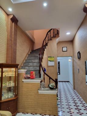 Bán nhà trong ngõ 35 Đặng Thai Mai, giá 8.8 tỷ, 52m2x4T, ngõ thoáng