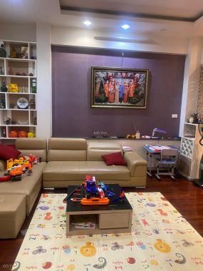 Bán nhà mặt phố Trần Hưng Đạo - Mặt tiền 10m - 390m2 - mặt phố - bán hiện trạng 300 tỷ