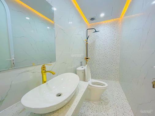 Bán nhà mới, lô góc đầy đủ nội thất. 40m2 x 5 tầng, Trung Kính, Yên Hòa. 4,8 tỷ có thương lượng