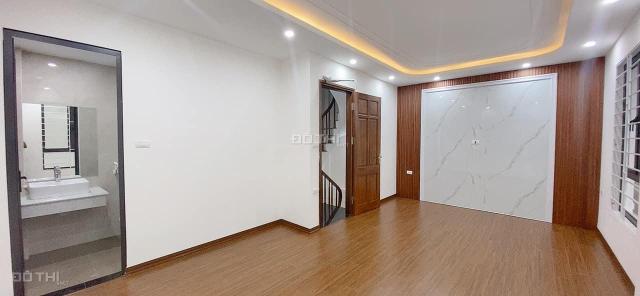 Cần bán gấp nhà đẹp ở ngay đón tết phố Đông Ngạc 42m2, 5T, ô tô vào nhà, mặt ngõ kinh doanh, 5.5 tỷ