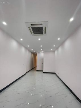 Bán nhà Cầu Giấy - 80m2 - Ô tô tránh - Thang máy - Phân lô - 2 thoáng