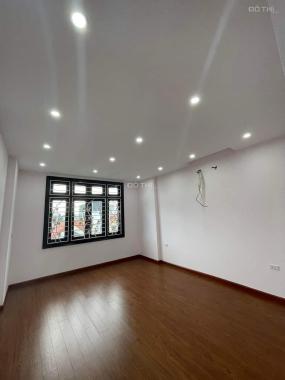 Bán nhà Cầu Giấy - 80m2 - Ô tô tránh - Thang máy - Phân lô - 2 thoáng