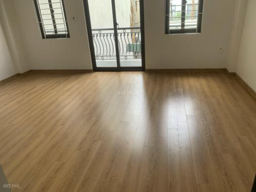 Bán nhà mới, sổ đỏ 40m2 x 5 tầng, có sân rộng, Văn Hội, Cổ Nhuế. 4,3 tỷ có thương lượng