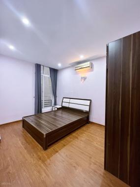 Cho thuê căn hộ 2 phòng ngủ mặt phố Tô Ngọc Vân 75m2