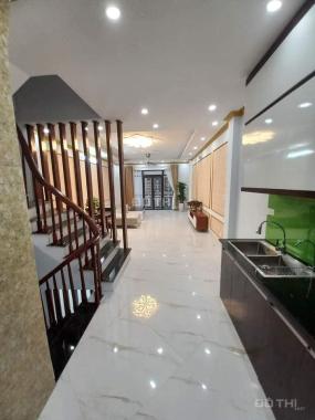 Phân lô kinh doanh thang máy Nguyễn Văn Huyên DT 60m2 8T giá 15. tỷ