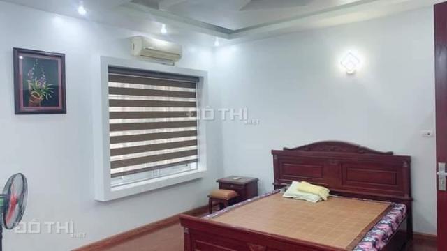 Bán nhà 45m2 phố Nguyễn Văn Cừ ô tô đỗ cửa, lô góc giá rẻ. Lh 0906161383