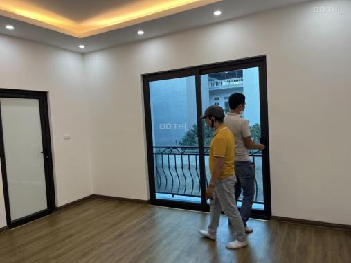 Nhà đẹp 32m2 5 tầng mới, cạnh trường đại học Công Nghiệp