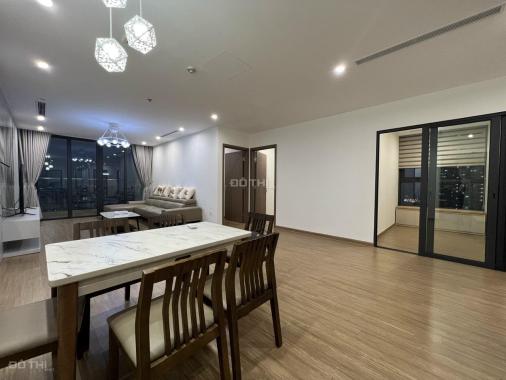 Cho thuê căn hộ Vinhomes Skylake, căn góc view hồ, sẵn slot ô tô