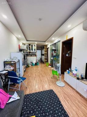 Cần bán gấp căn hộ chung cư Thái Hà đẹp lung linh ở ngay đón tết 70m2, 2PN, lô góc, tặng nội thất