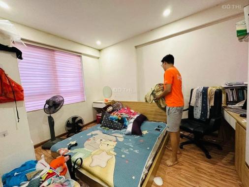Cần bán gấp căn hộ chung cư Thái Hà đẹp lung linh ở ngay đón tết 70m2, 2PN, lô góc, tặng nội thất