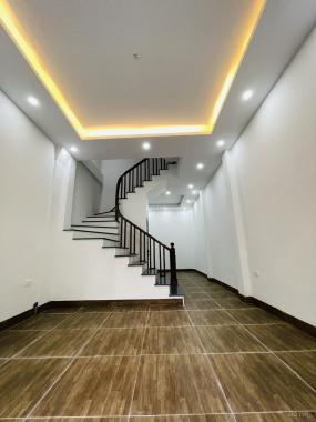 Bán nhà gần hồ Sài Đồng, Phúc Đồng, 5 tầng x 40m2 chỉ 3,8 tỷ