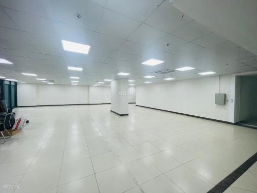 BQL tòa nhà Mỹ Đình 2 Plaza đang cho thuê duy nhất sàn VP với DT 245m2 bàn giao trần, thảm