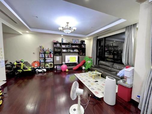 Bán căn hộ Royal City, 72A Nguyễn Trãi, 150m2 7.7 tỷ, Mới đẹp full nội thất ban công rộng