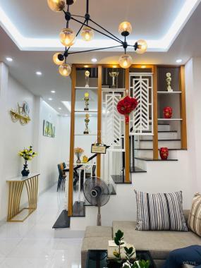 Bán nhà chợ Văn Điển, 36m2, 4 tầng, giá hơn 2 tỷ - 0975868400