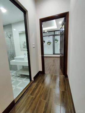 Bán nhà 6,8 tỷ ngã ba Trần Khát Chân - Lương Yên, 47m2 x 6T thang máy, 2 thoáng, sân cổng, ô tô gần