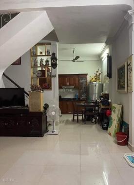 Bán nhà phố Vân Đồn, nhà rộng ở luôn, 52m2 chưa đến 4 tỷ