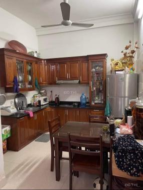 Bán nhà phố Vân Đồn, nhà rộng ở luôn, 52m2 chưa đến 4 tỷ
