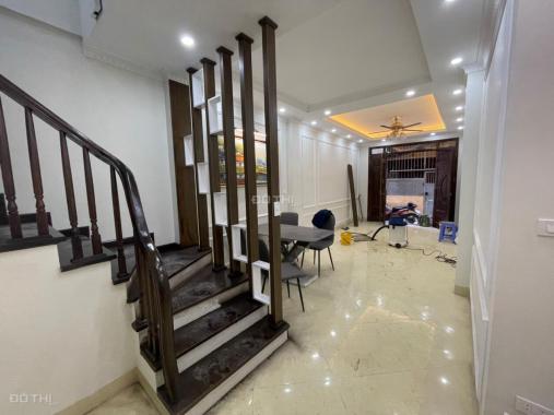 Bán nhà đường Lạc Long Quân, Xuân La, Tây Hồ 45m2 xây 5 tầng, cách phố 40m giá 5.9 tỷ