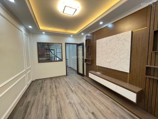 Bán nhà đường Lạc Long Quân, Xuân La, Tây Hồ 45m2 xây 5 tầng, cách phố 40m giá 5.9 tỷ