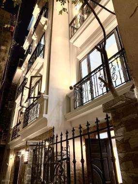 Bán nhà đường Lạc Long Quân, Xuân La, Tây Hồ 45m2 xây 5 tầng, cách phố 40m giá 5.9 tỷ