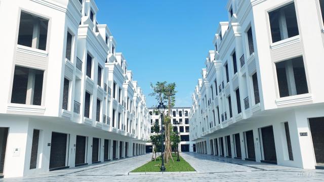 Chính chủ gửi bán gấp căn LK mặt đường 17m, view biệt thự và bãi đỗ xe, giá cực tốt