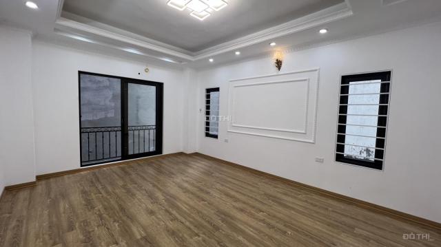 Bán nhà mới, vị trí đắc địa Trần Cung, Hoàng Quốc Việt. 36m2 x 5 tầng, full nội thất. Giá siêu hót