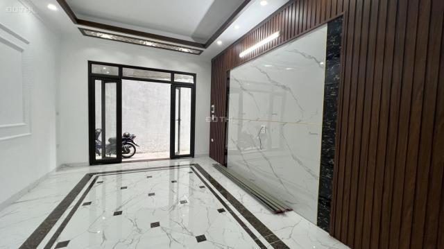 Bán nhà mới, vị trí đắc địa Trần Cung, Hoàng Quốc Việt. 36m2 x 5 tầng, full nội thất. Giá siêu hót