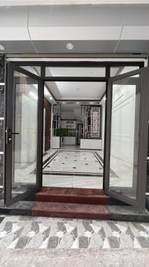 Bán nhà mới, vị trí đắc địa Trần Cung, Hoàng Quốc Việt. 36m2 x 5 tầng, full nội thất. Giá siêu hót