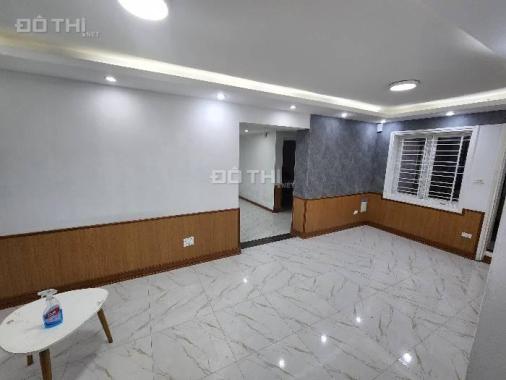 Bán nhà tầng 1 phố Kim Mã, 2 mặt ngõ, 180m2 giá 6,85 tỷ