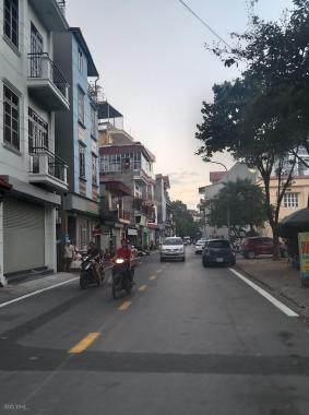 Cho thuê MBKD Nguyễn Văn Cừ vỉa hè ô tô tránh