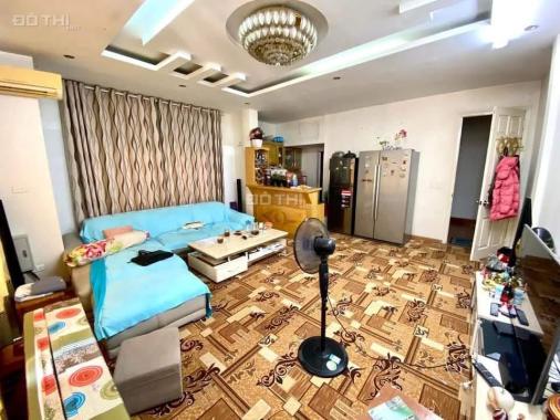 10,8tỷ có ngay nhà Đê La Thành lớn 42m2, 5tầng, mặt tiền tiêu chuẩn