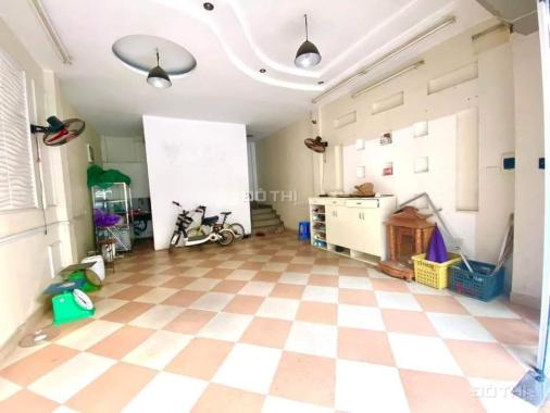 10,8tỷ có ngay nhà Đê La Thành lớn 42m2, 5tầng, mặt tiền tiêu chuẩn