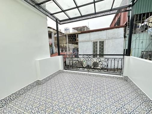 Nhà mới, ở luôn phố Thịnh Quang, DT 45m2 x 5 tầng, full nội thất. 0338080356