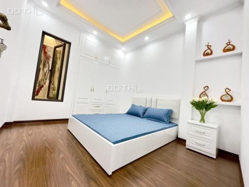 Nhà mới, ở luôn phố Thịnh Quang, DT 45m2 x 5 tầng, full nội thất. 0338080356