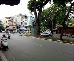 Cho thuê nhà vip mặt phố Lê Hồng Phong, đối diện Lăng Bác, 150m2x6T mặt tiền 8m. giá 200tr/tháng