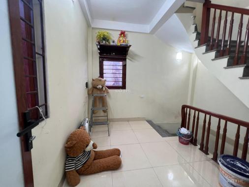 Nhà rẻ - Hiếm có khó tìm. DT: 30m x 4T dân xây kiên cố như mới, 3 mặt thoáng, giá chỉ 2.45 tỷ, TL