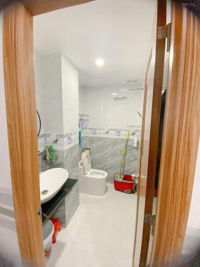 Bán gấp nhà hẻm 4m Xóm Chiếu, P14, Q4, 100m2, 6 lầu, chỉ 8,3 tỷ!