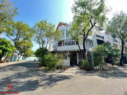 Nhà góc 2 mặt tiền 6x19m 3 lầu st phường Tân Phong Quận 7. Tây Tứ Trạch