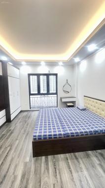 Chính chủ cần bán nhà gấp ngõ 209 Đội Cấn 50 m2 x 5 t còn đẹp thoáng sau giá 5,5 tỷ