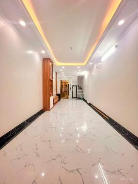 TRÁI TIM #QUẬN_HOÀNG_MAI. #PHỐ_ĐỀN_LỪ. GARA. THANH MÁY. Ô TÔ TRÁNH NHAU. DT 42M X6T X 4M