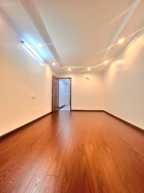TRÁI TIM #QUẬN_HOÀNG_MAI. #PHỐ_ĐỀN_LỪ. GARA. THANH MÁY. Ô TÔ TRÁNH NHAU. DT 42M X6T X 4M