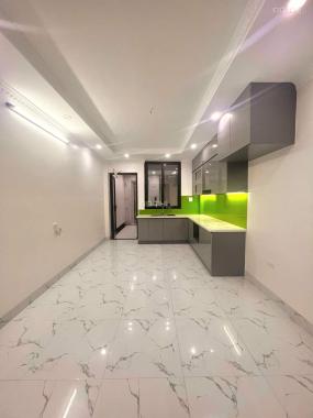 TRÁI TIM #QUẬN_HOÀNG_MAI. #PHỐ_ĐỀN_LỪ. GARA. THANH MÁY. Ô TÔ TRÁNH NHAU. DT 42M X6T X 4M