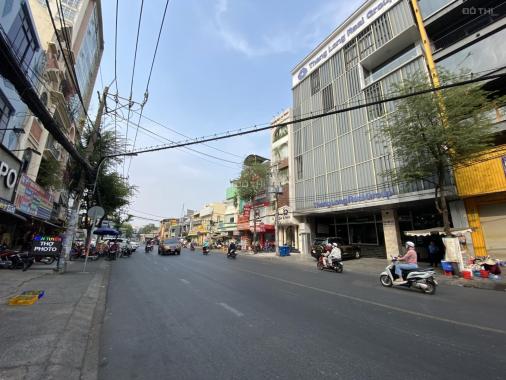 Cho thuê tòa nhà 176 Nguyễn Gia Trí, Q. Bình Thạnh. DTSD: 700m2, 6 tầng thang máy