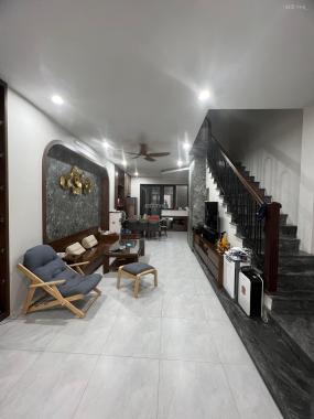 Bán nhà 65m2x3,5T Ngọc Hồi, ôtô tránh, nhà đẹp kinh doanh giá 5tỷ500! LH gấp 0362296595