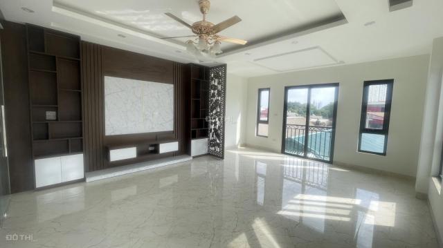 Lô Góc Phố Hoàng Hoa Thám,Ngọc Hà,Ba Đình.Ô Tô Đỗ Cửa.7T Thang Máy;DT 50M Giá 9.9  Tỷ